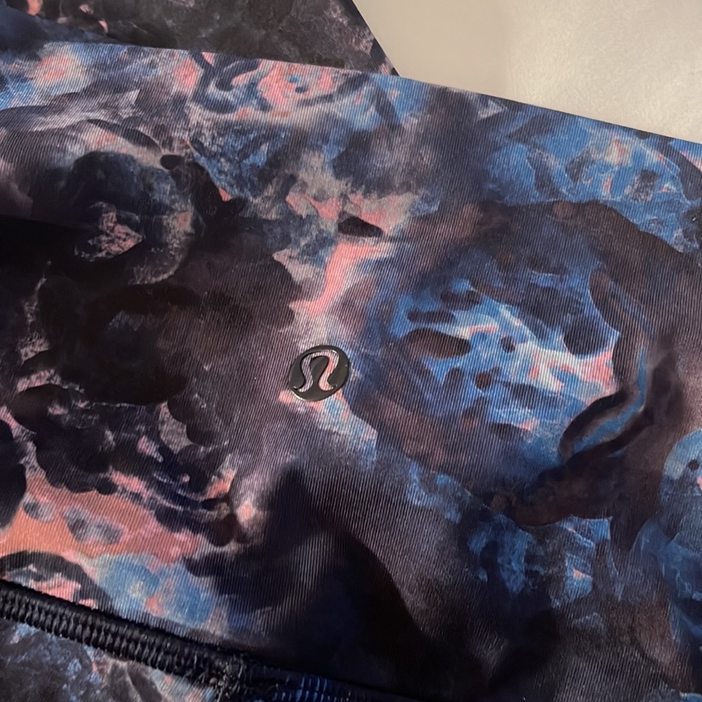 Lululemon Crop Leggings - Picture 5 of 7
